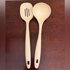 (2) Vintage Melamine Ware Ladle And  Slotted Spoon Serving Utensils Taiwan Cream